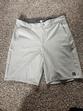 Quiksilver Men’s Light Gray Flat Front Shorts
